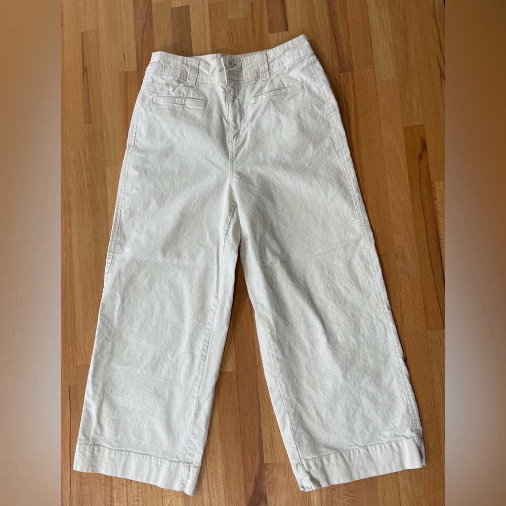 Off white wide leg capri. Perfect for spring/ summer or a bride to be!